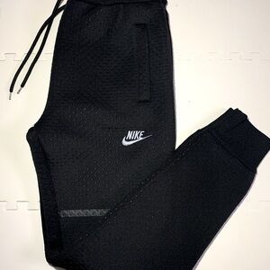 Small Black Nike Tech Joggers / Sweatpants / Pants